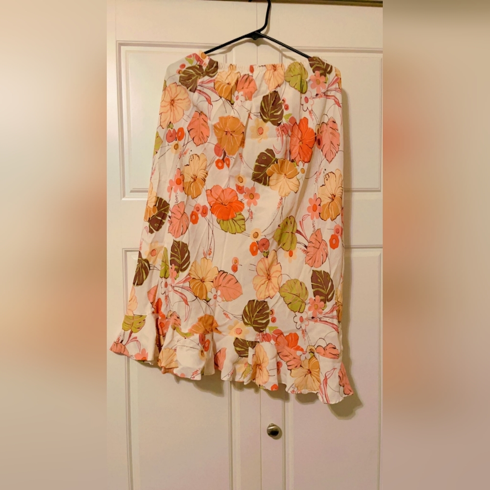 Skirt - Picture 2 of 2